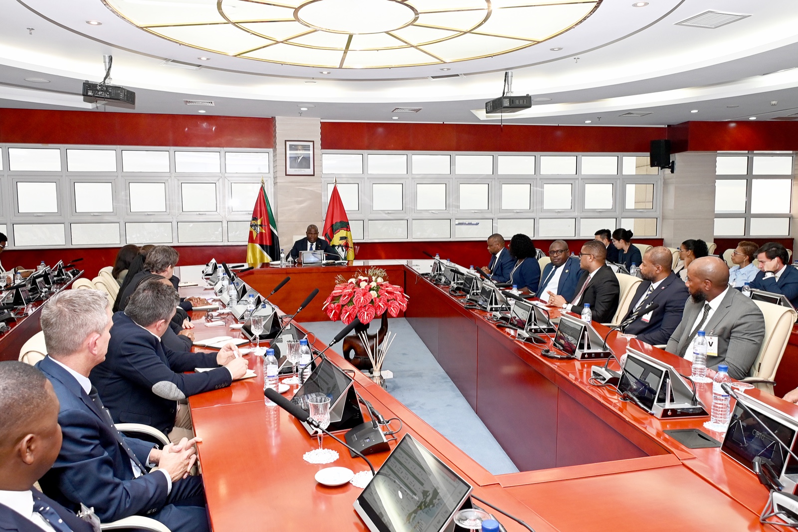 Presidente da República reúne-se com o Sector Privado para resposta às cheias